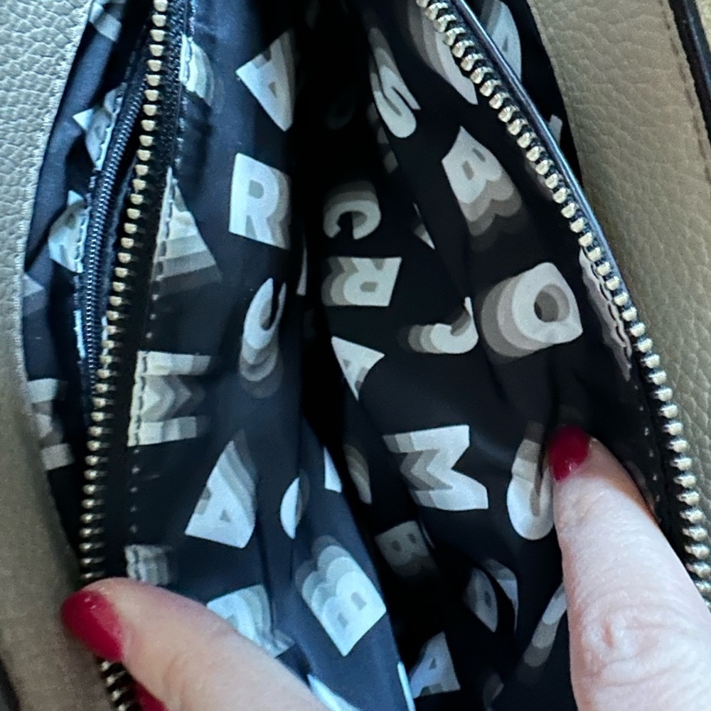 Gently Used Marc Jacobs Lock That Tote View 3